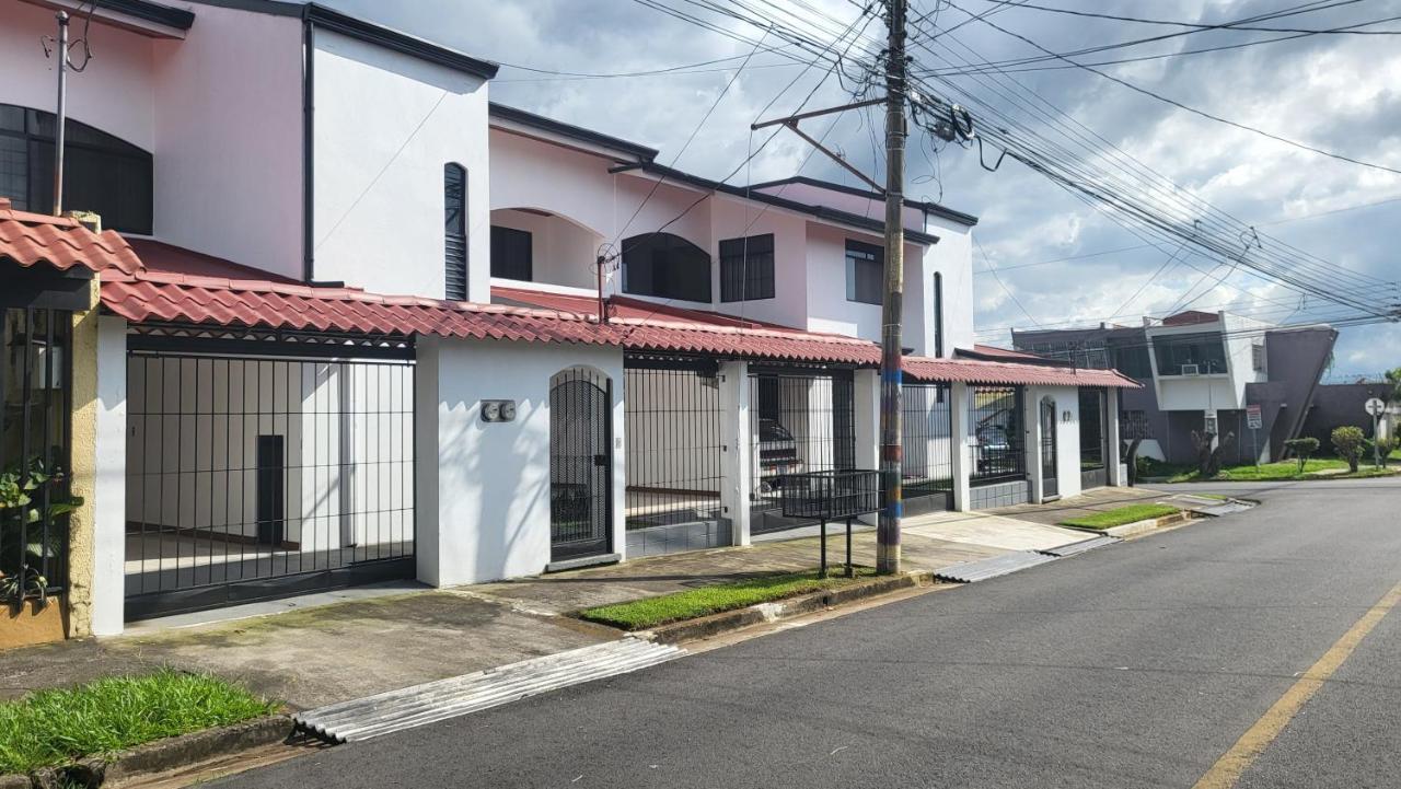 Don Carlos Place Upper Unit 알라후엘라 외부 사진